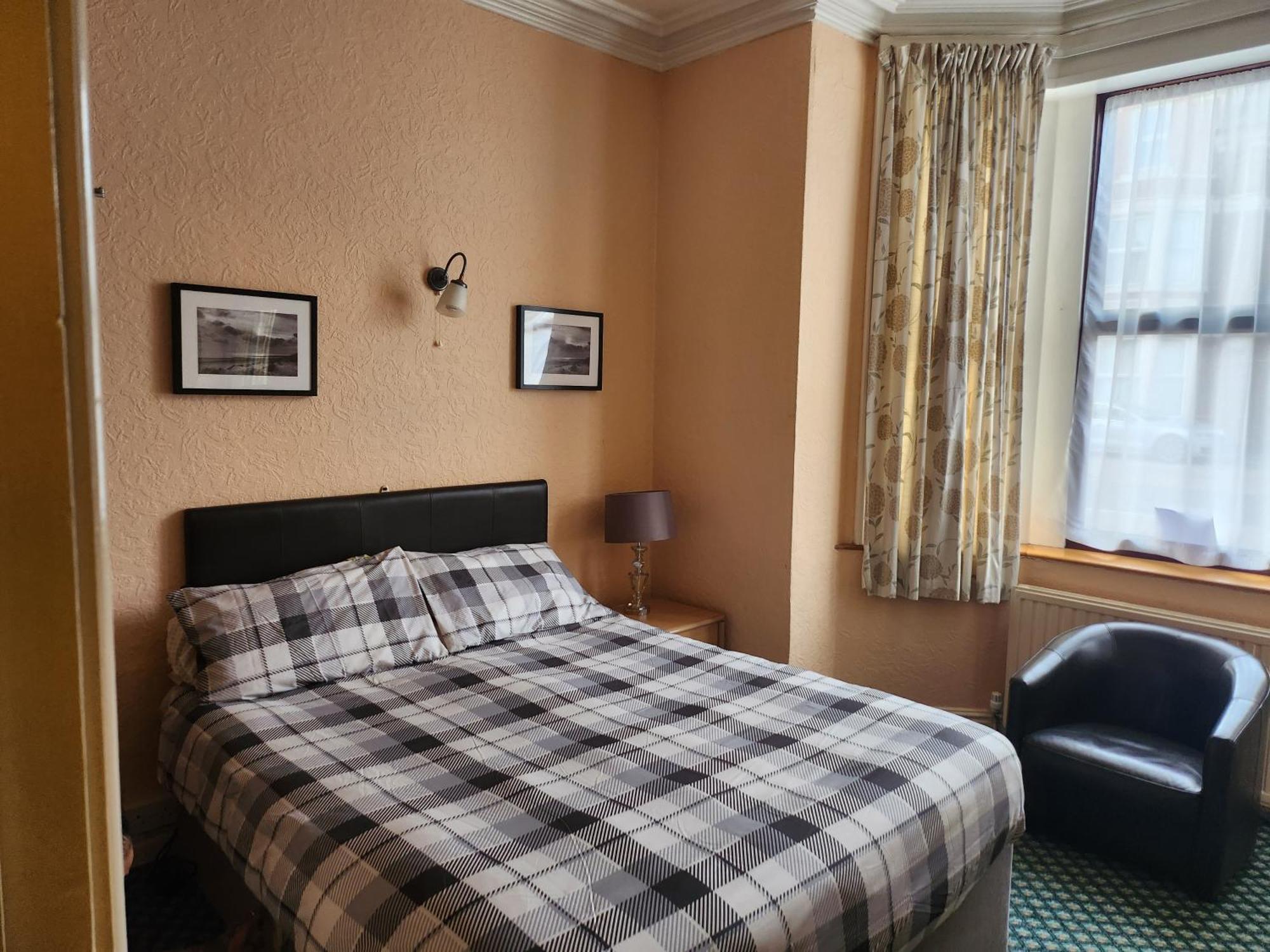 Queens Guest House ビーストン エクステリア 写真
