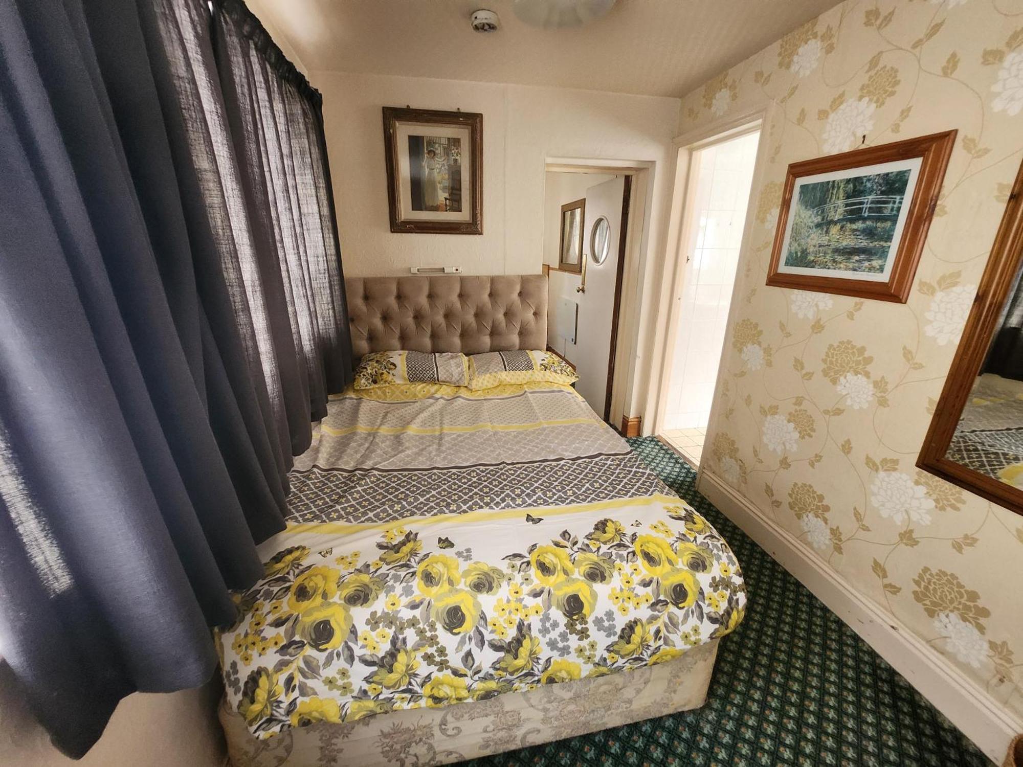 Queens Guest House ビーストン エクステリア 写真